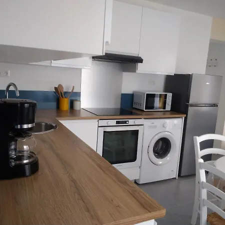 דירה T2 Avec Terrasse Ensoleillee A 5 Min De La פורנישי