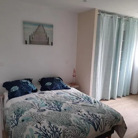 T2 Avec Terrasse 650m De La *