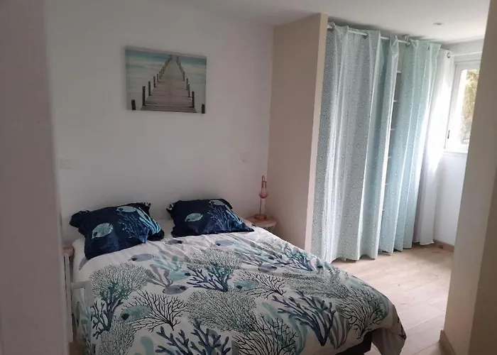 T2 Avec Terrasse 650m De La *